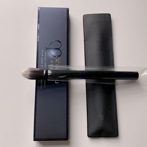 Cle de Peau fluid and cream foundation brush (discontinued)